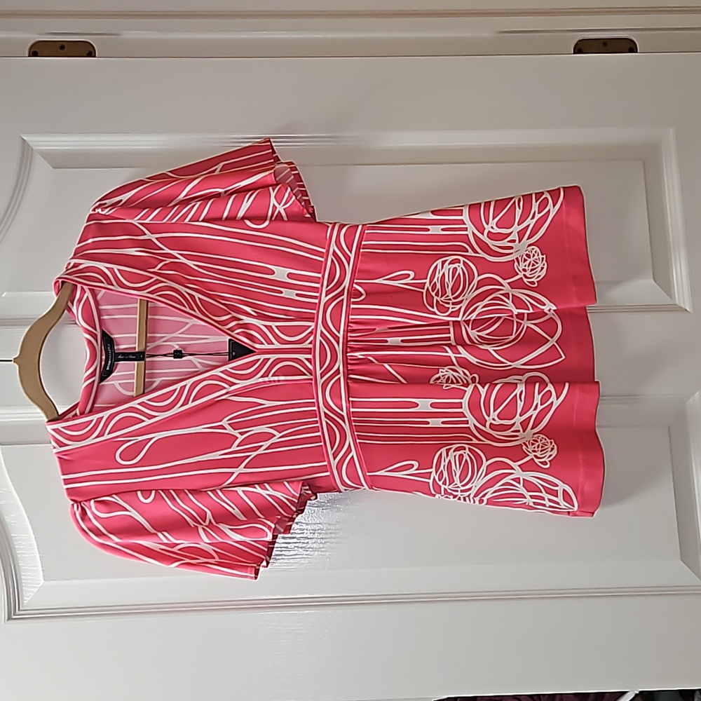 *Rare* BCBG Mazazria Short Sleeve Top NWT